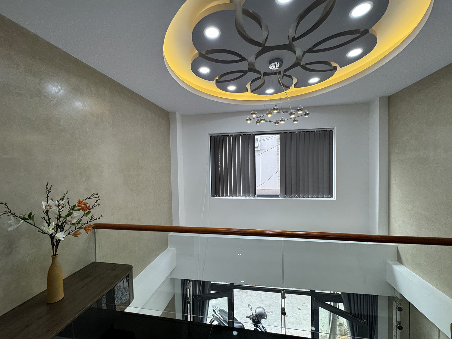 Nhà phố 3 lầu thiết kế Singapore đẹp lung linh full nội thất cao cấp hẻm xe hơi Khu VIP Quang Trung